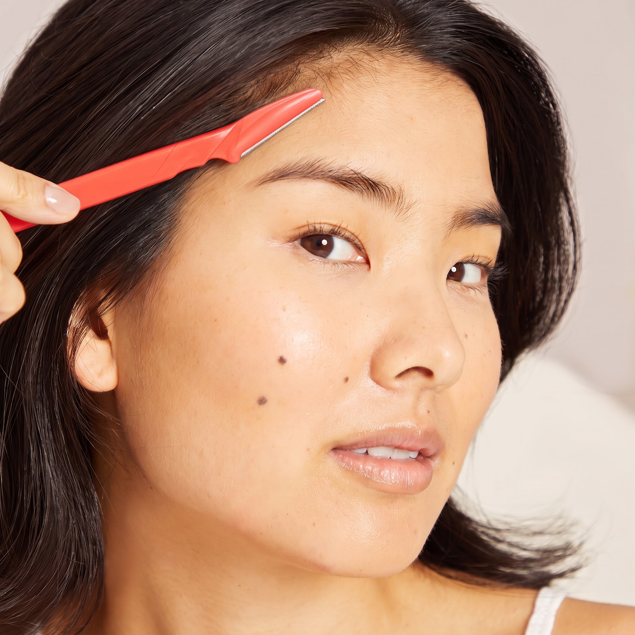 501420-Dermaplaners-6pc-SeasonalCollection-AssortedCherryBlossom-Model-1280x1280px_4d1bf819-21d9-4143-9579-bfdeaa6d429e.jpg