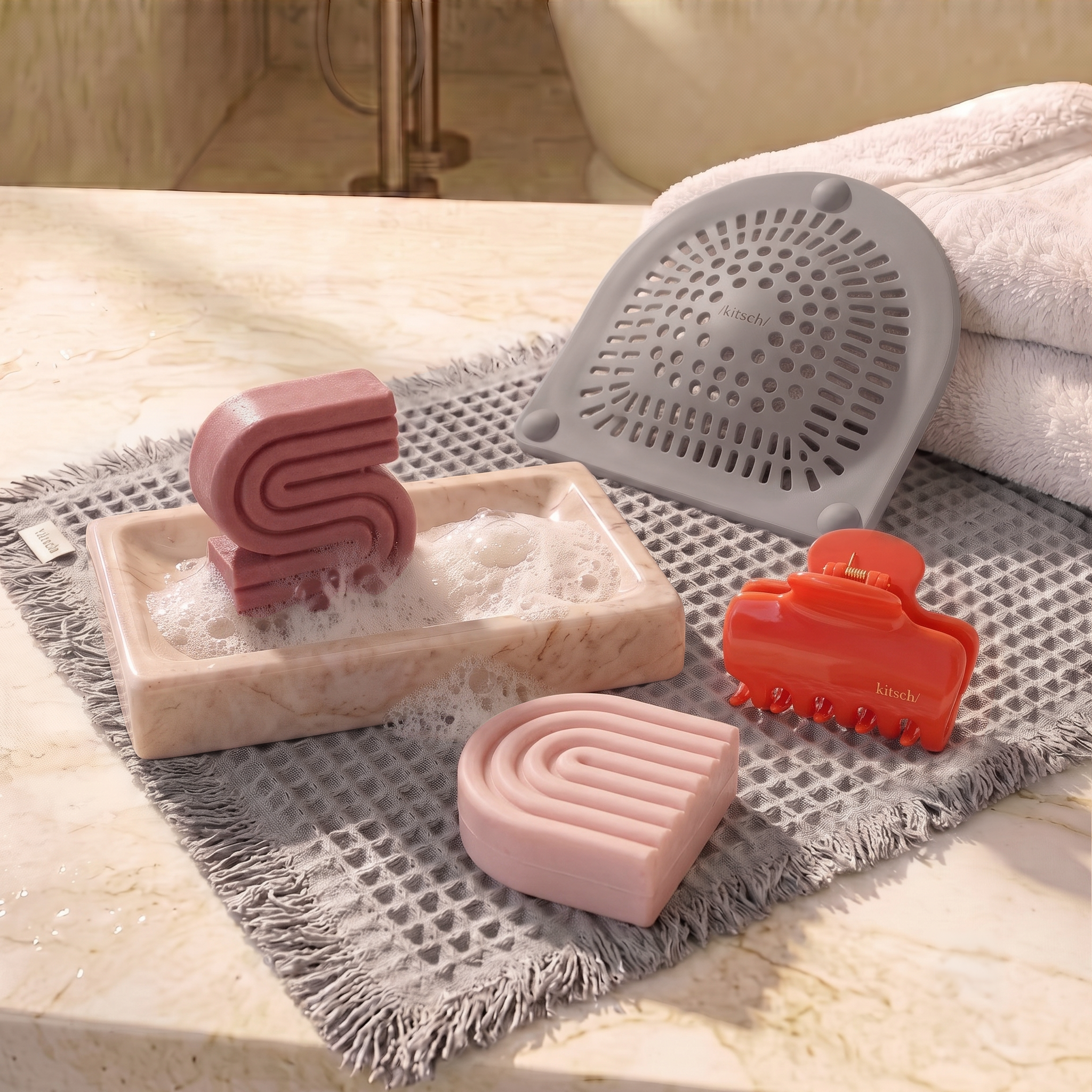 Kitsch-Summer-Welcome-Kit-CastorOil-Bars-1.png